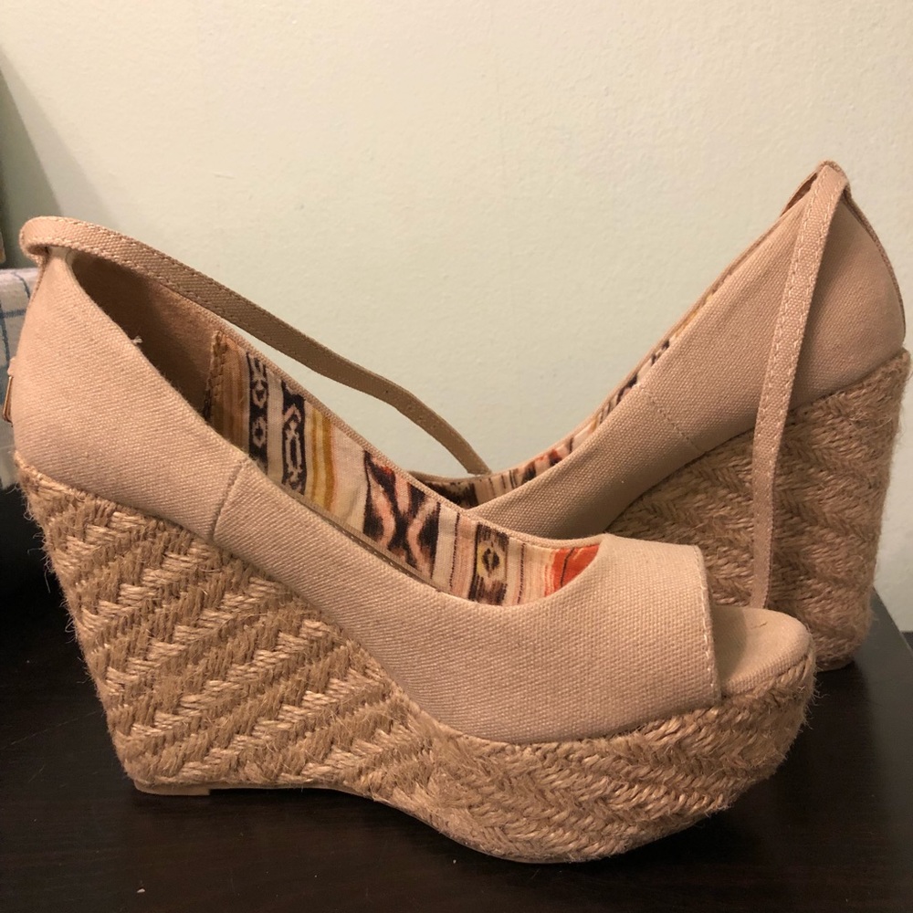 Tan report wedges